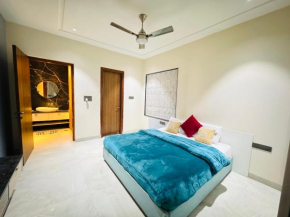 Verizon Stays ORR Exit 4A - A Luxury Collection Villa